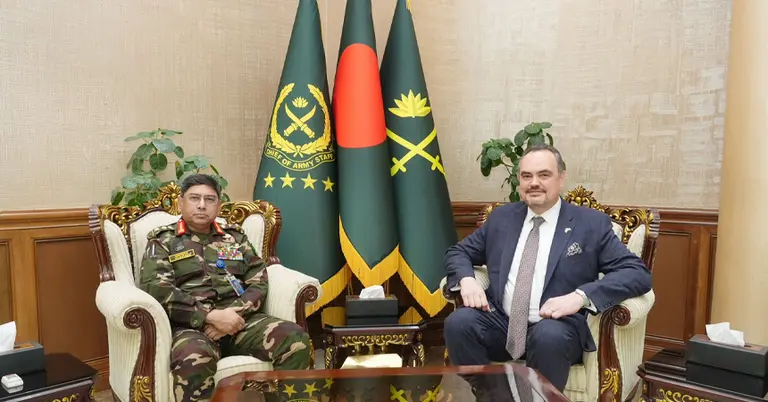 সেনা প্রধান জেনারেল ওয়াকার-উজ-জামান ও ব্রেন্ট টি ক্রিস্টেনসেন